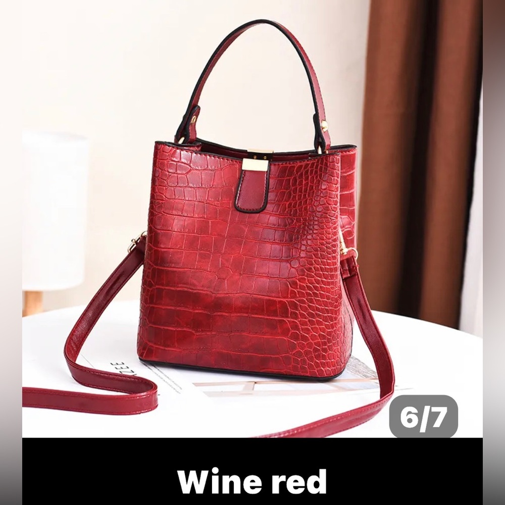 Retro Women's Crocodile Pattern handbag casual. Crocodile Shoulder Messenger Bag